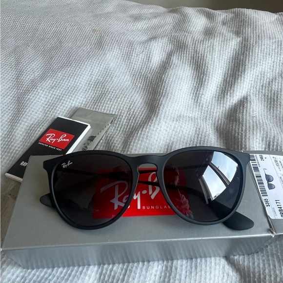 Ray-Ban Classic Black Sunglasses - Picture 1 of 3